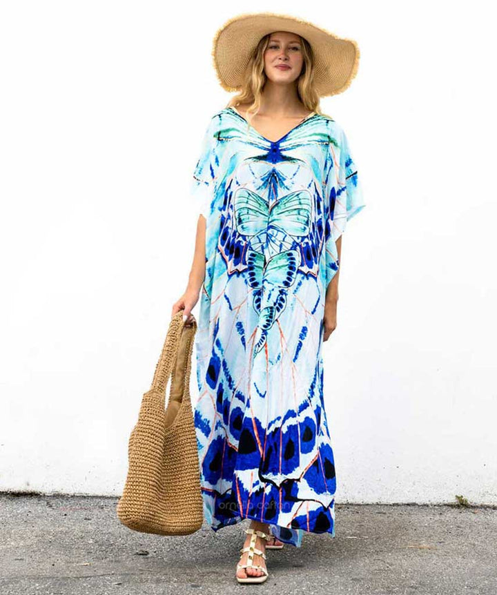 With its soft, smooth fabric and loose, airy cut, this stylish and casual caftan adapts to and flatters all body shapes.